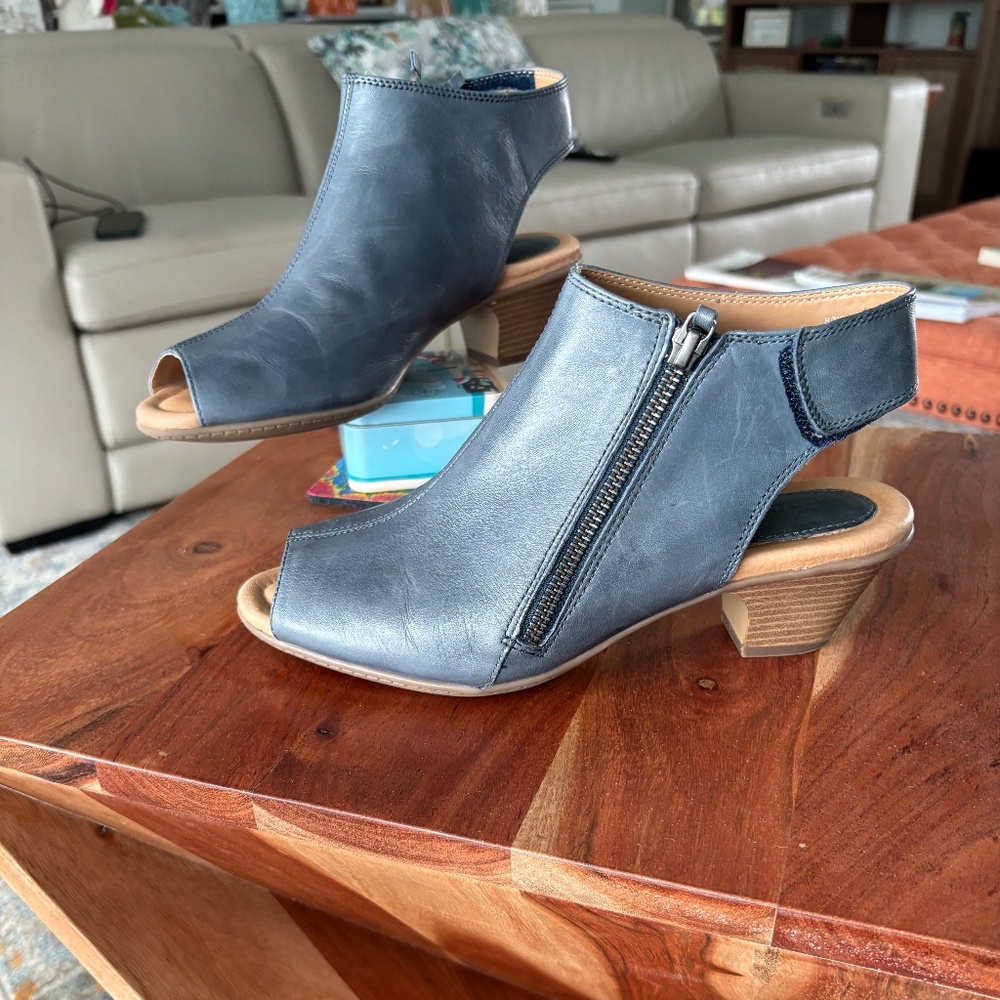 Earth Kristy Blue Peep Toe Bootie Sz 8 - Picture 2 of 10